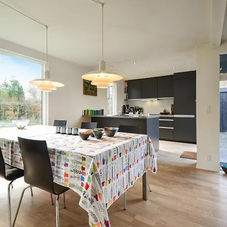 Three-bedroom Holiday In エーベルトフト