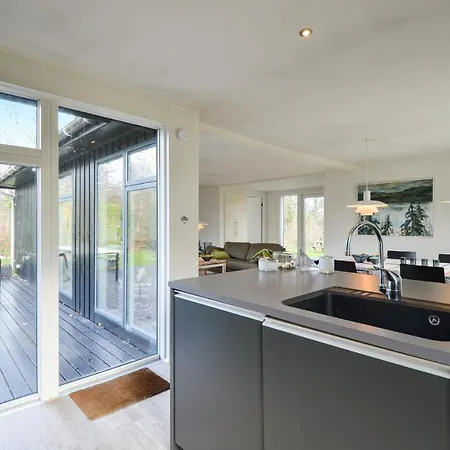 Three-bedroom Holiday In 別荘